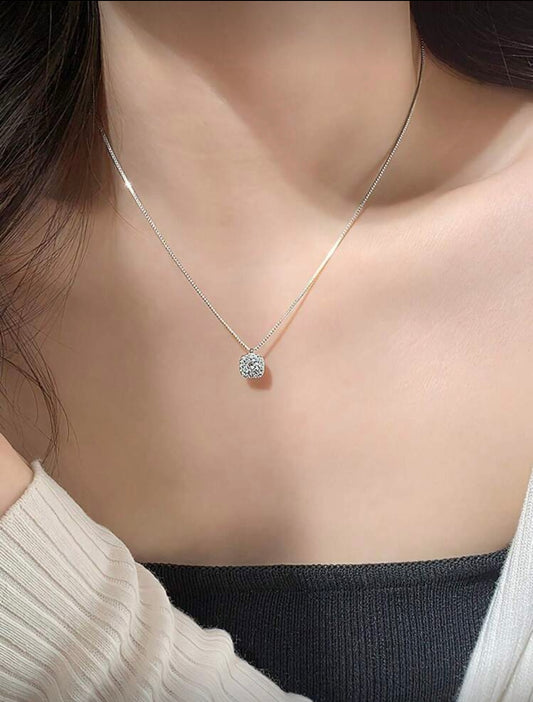 Collier argenté avec pendentif square