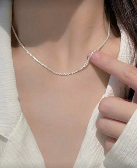 Collier argenté brillant