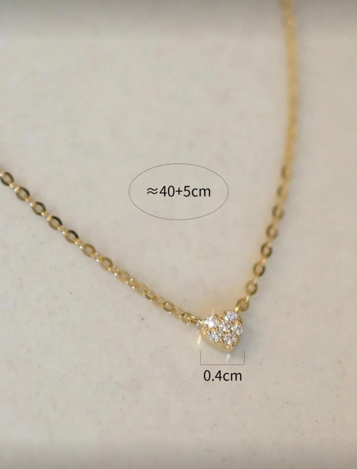 Collier doré avec pendentif coeur