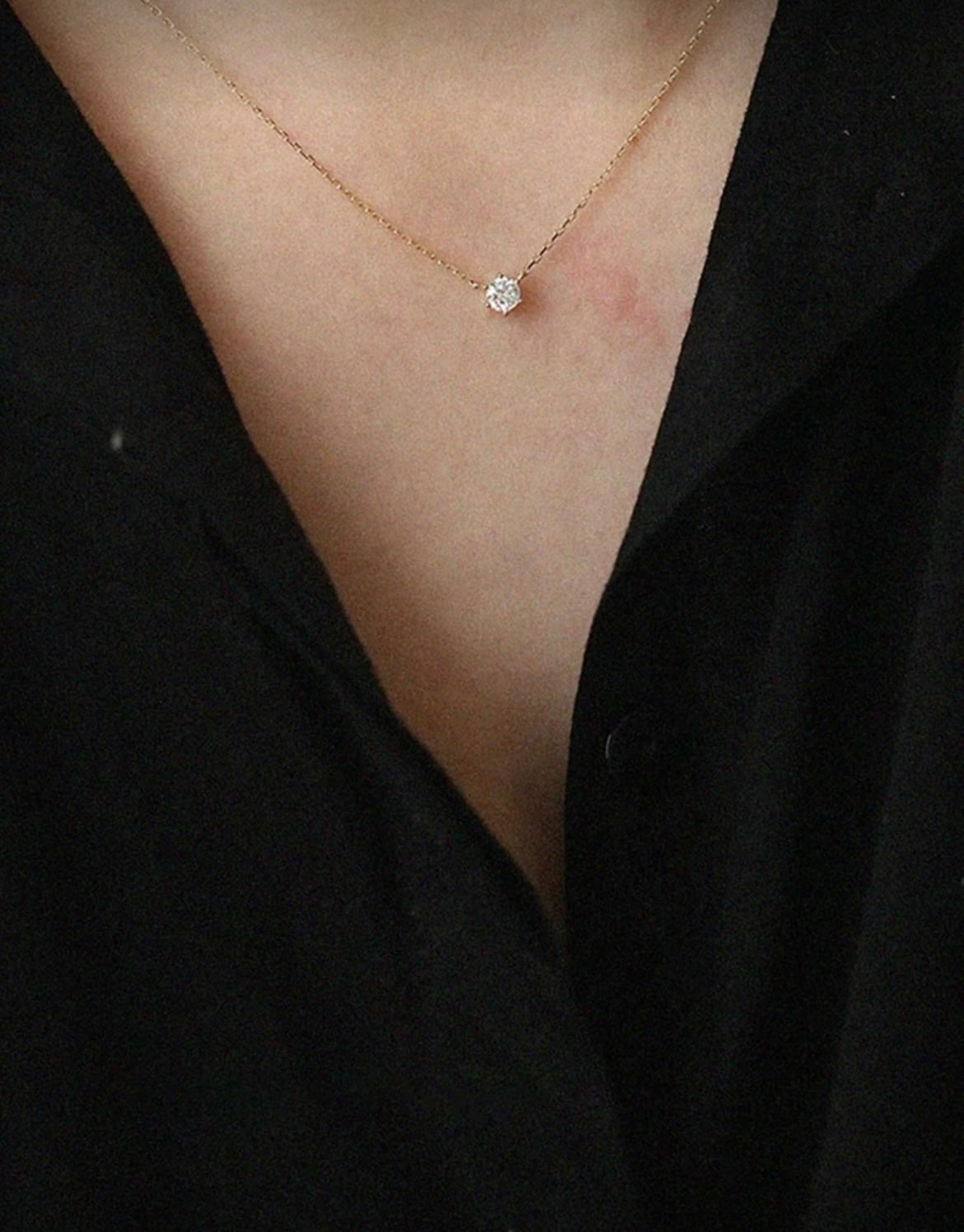 Collier doré avec pendentif pierre en zircon