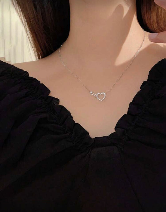 Collier argenté avec pendentif coeur