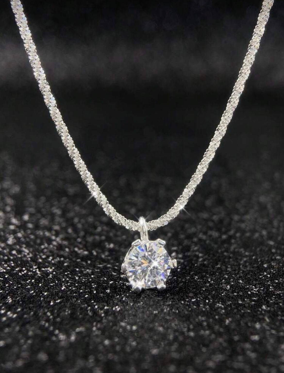 Collier argenté avec pendentif pierre en zircon