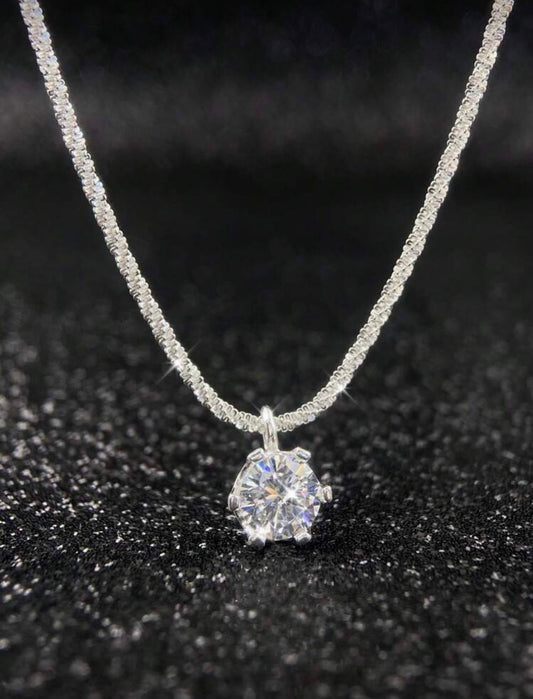 Collier argenté avec pendentif pierre en zircon